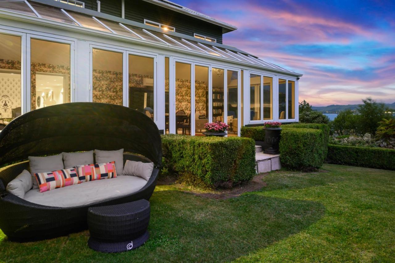 Black Swan Lakeside Boutique Hotel Rotorua Exterior photo